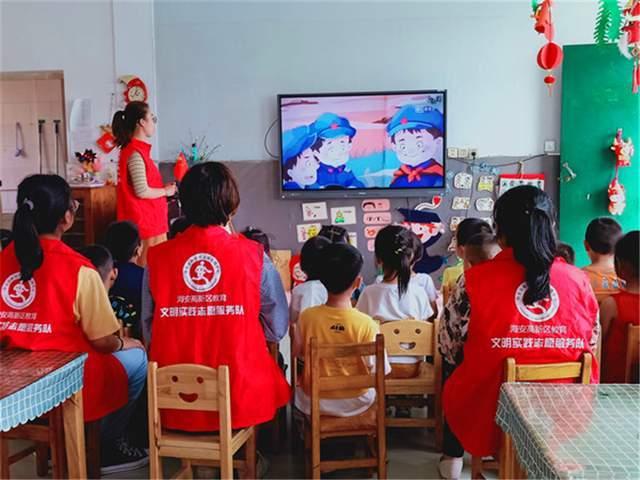 【新春走基层】兴义发玉村开展写春联送祝福新春活动