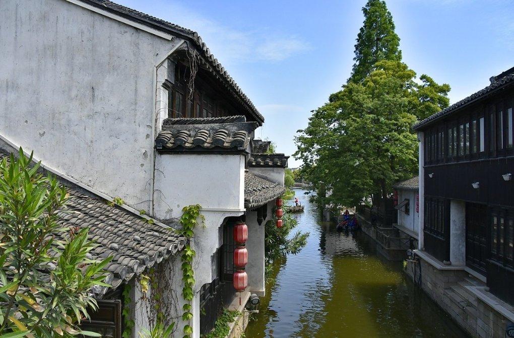 逃离遗弃的建筑3